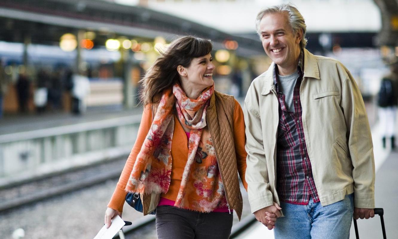 Couple at a trainstation