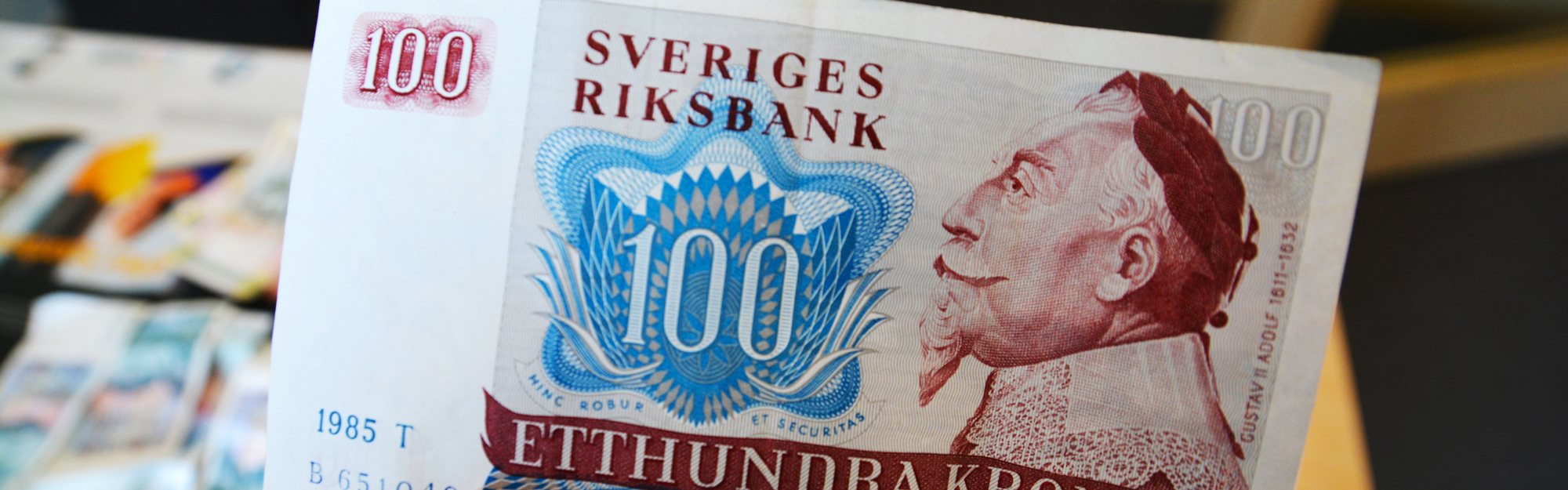 En gammal 100-kronors-sedel.