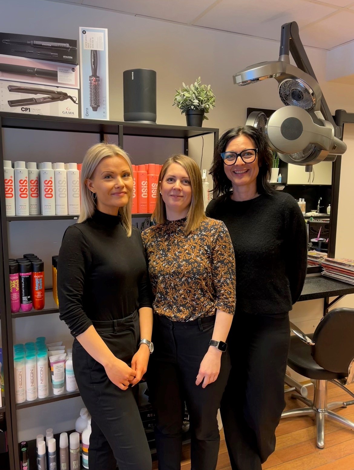 Sandra, Jennie och Petra på Petras salong i Tanumshede